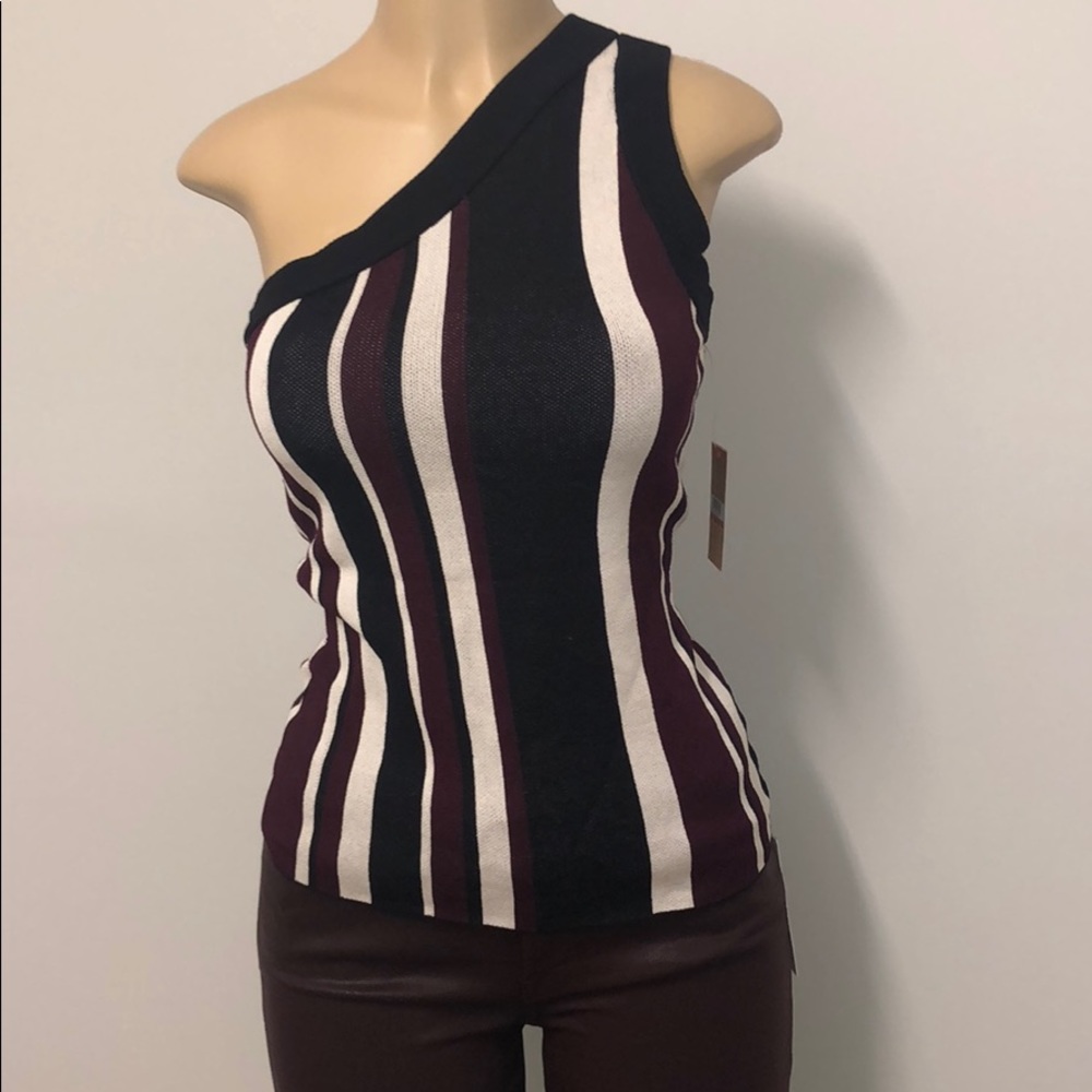 ✨Women’s Striped One Shoulder Top✨